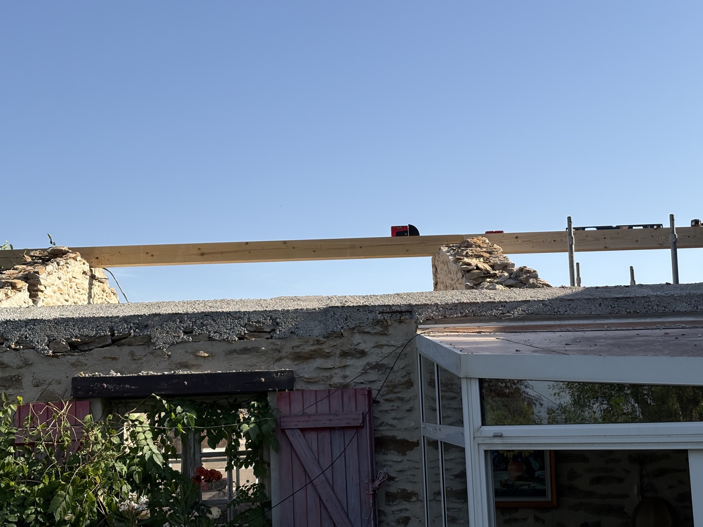 Charpente avant travaux sur une maison en pierre