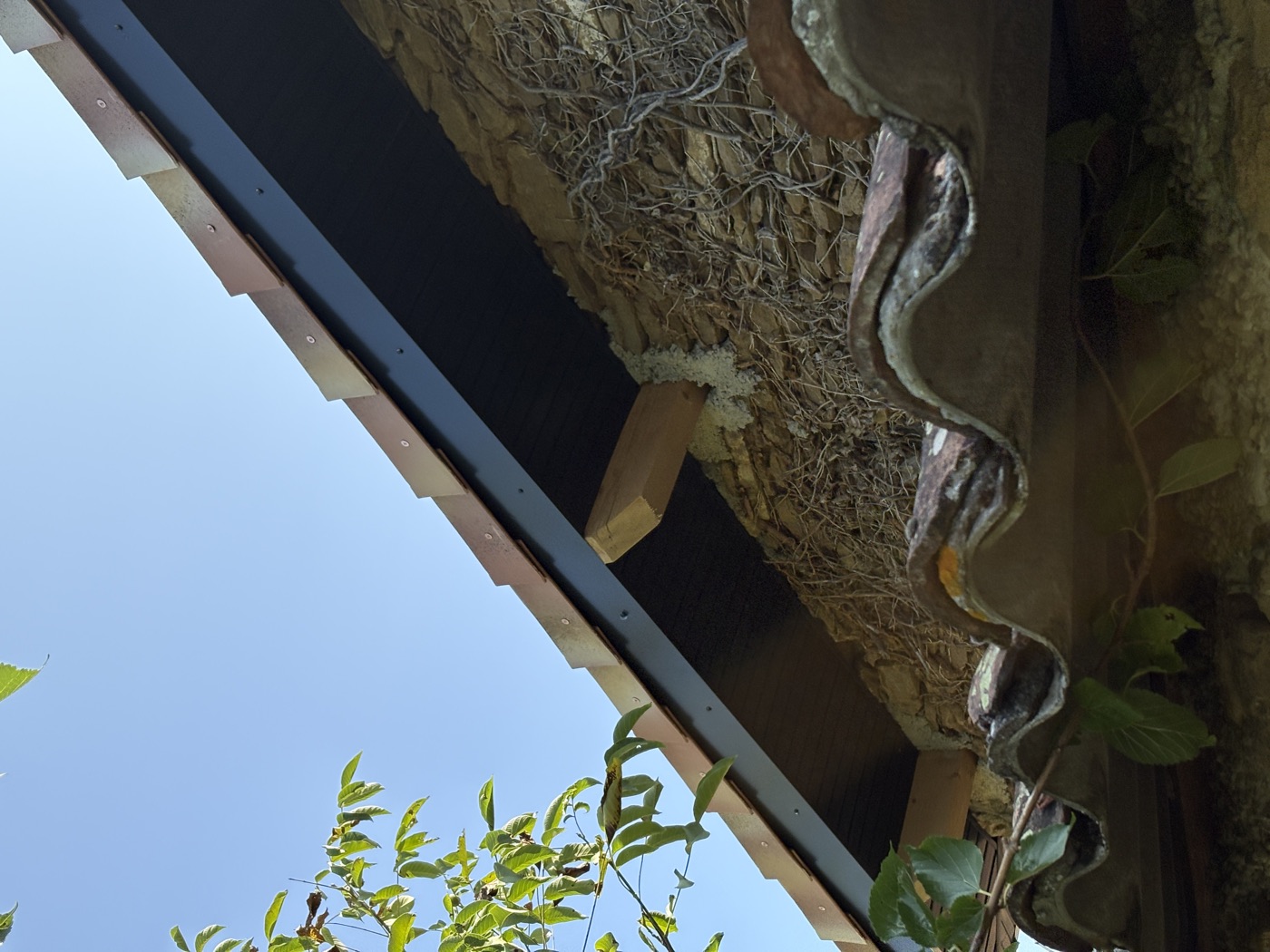 Habillage de rive et dessous de toit en aluminium réalisés par C Habitat