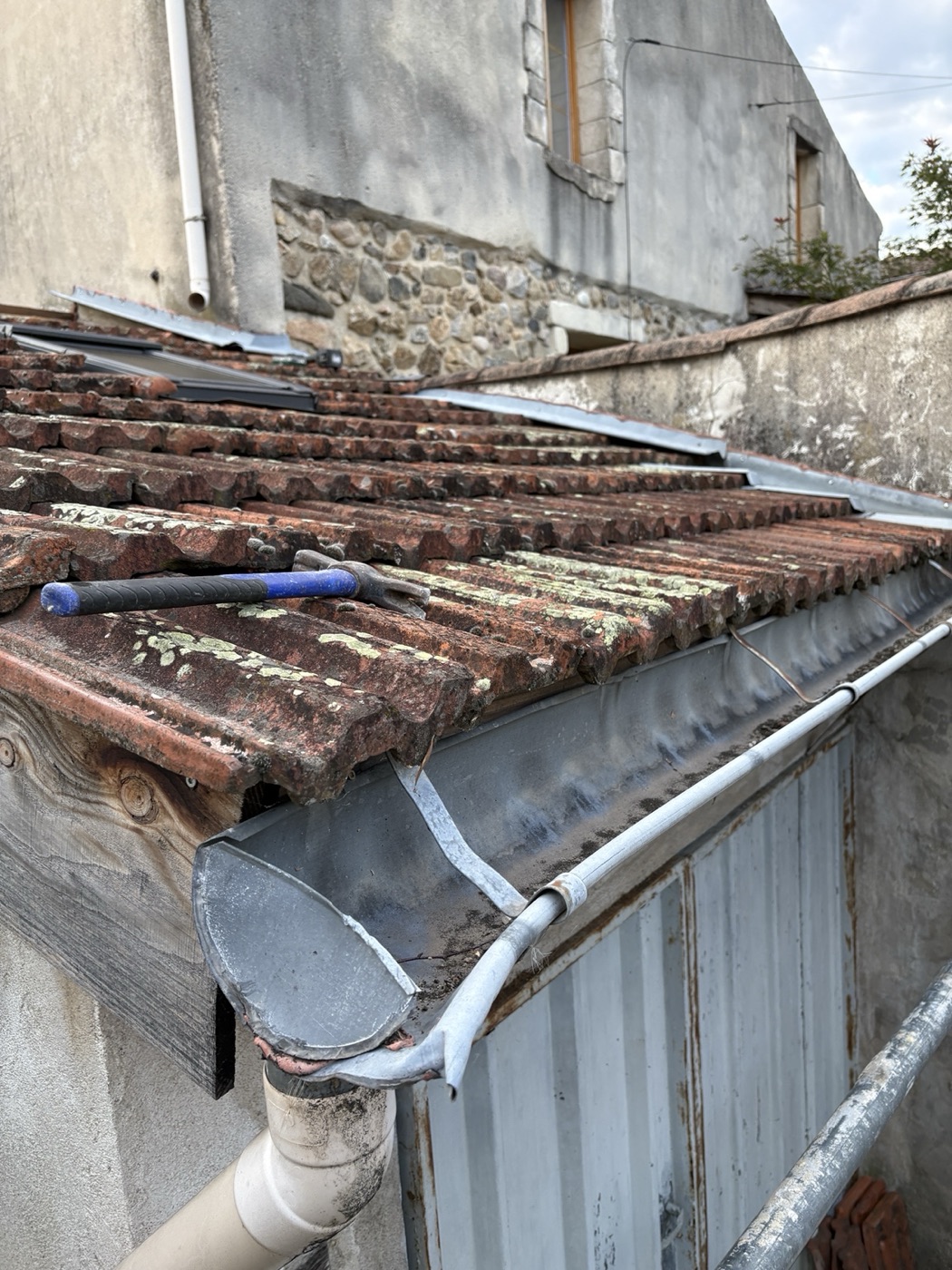 Toiture avant réfection complète